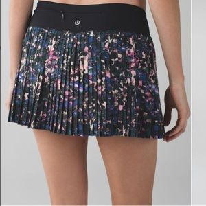 Lululemon Pleat To Street Skirt II
Floral Backdrop Black Multi / Black size 10